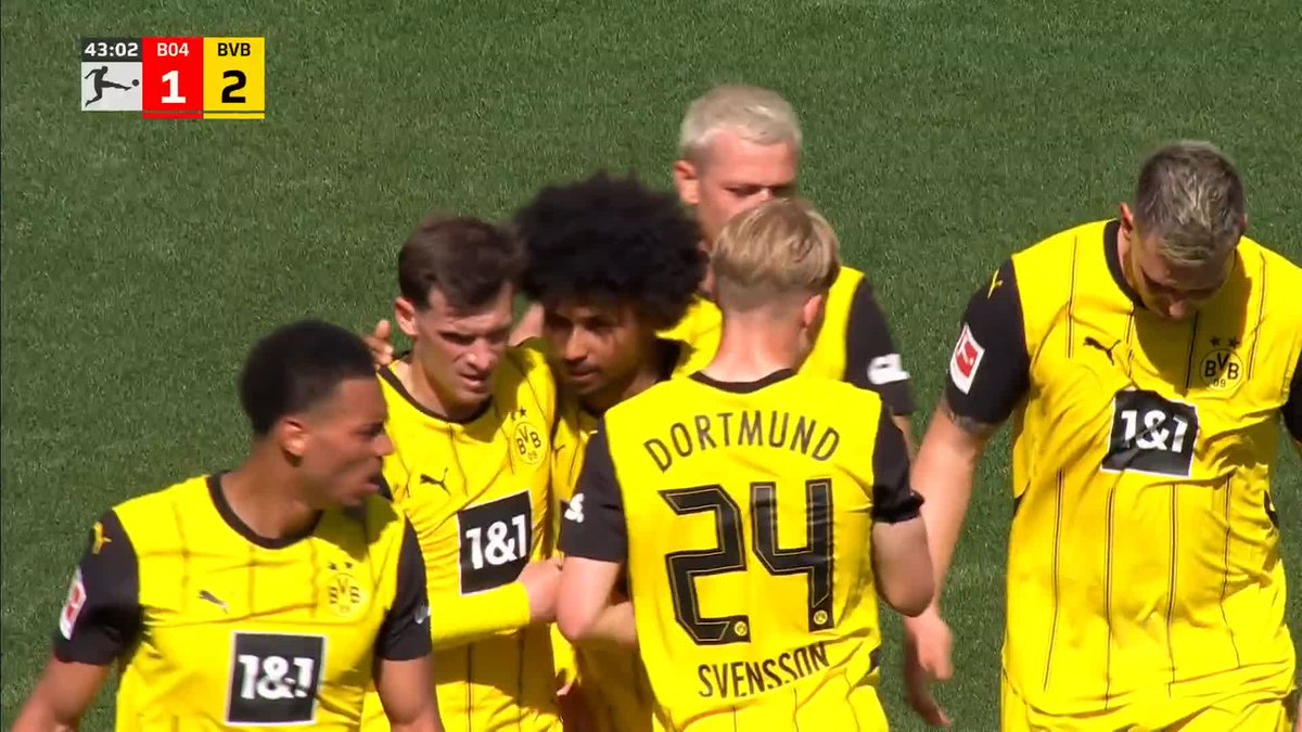 Julian Ryerson fires it home for Dortmund! 🥶