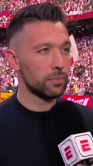 Francesco Farioli houdt zijn focus vandaag volledig op Ajax. "Ik heb geen idee wat er op het andere veld gebeurt." #ajanec #feypsv