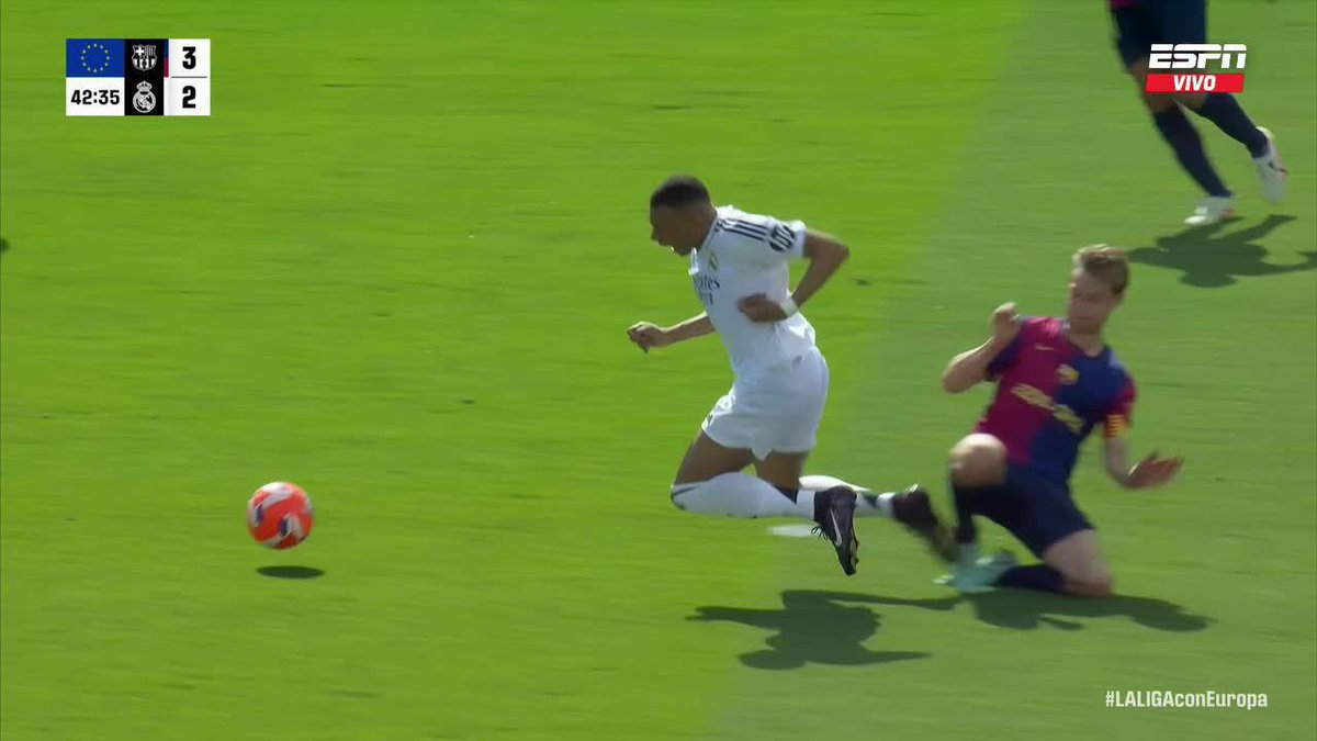 Offside pero... ¿era penal? 📺 Mirá #ElClásico por #DisneyPlus