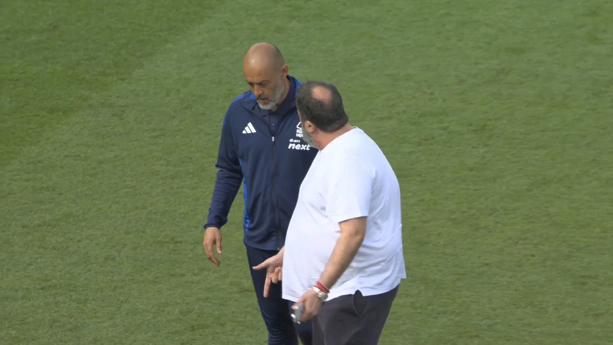 Nottingham Forest owner Evangelos Marinakis went on the pitch at full-time to remonstrate with Nuno Espirito Santo after the 2-2 draw against Leicester 🌳