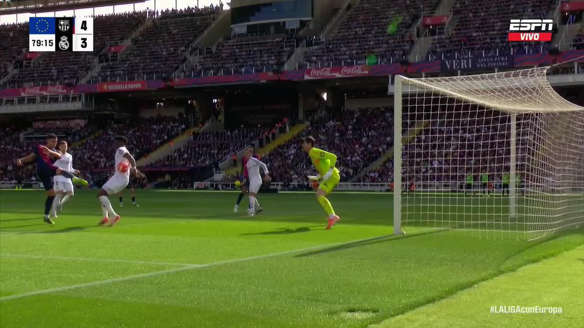"ROBO" Por el penal que no le dieron al Barcelona en el partido ante el Real Madrid por LaLiga. Le pegó en el brazo, fueron al VAR y no cobraron la falta, en cualquier momento va a ser handball este deporte, son unos ladrones hijos de re mil puta.