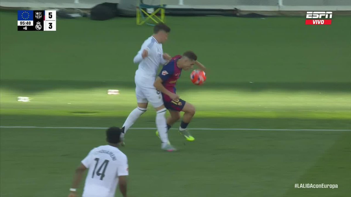 Sí, Barcelona le ganó a Real Madrid, pero eso no quita que haya que remarcar la insólita decisión del árbitro Hernández Hernández de anular este gol por "mano" de Fermín López.