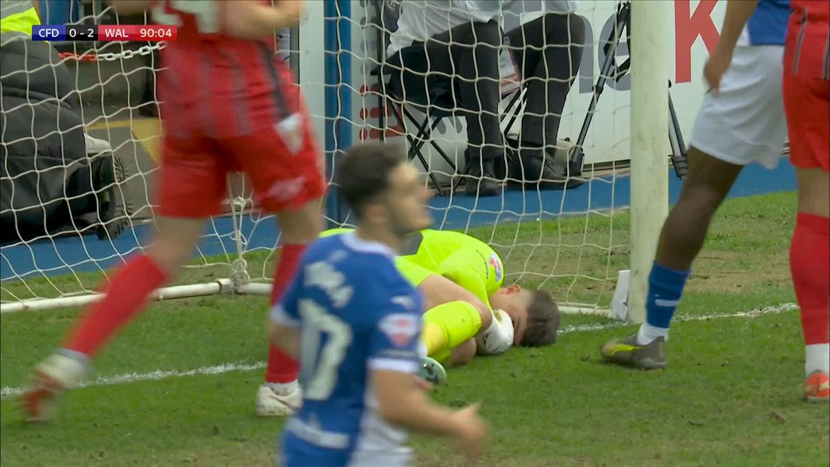 BIG save late on 😮‍💨 Tommy Simkin gets down brilliantly to keep Walsall ahead! 🧤