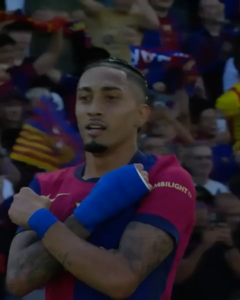 ⚽✍ ¡Raphinha deja 𝗦𝗨 𝗙𝗜𝗥𝗠𝗔 en #ELCLÁSICO! 🇧🇷💫 ¡El brasileño firma la remontada momentánea para el FC Barcelona! #LALIGAEASPORTS | #LALIGAHighlights | #DesenlaceLALIGA