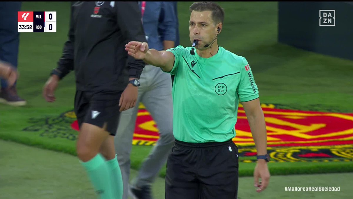 Eso solo un ejemplo. Pitaron penalti en esta mano de Barrene en un balón que no iba a puerta con el jugador dándose la vuelta y el de Tchouameni, no.
