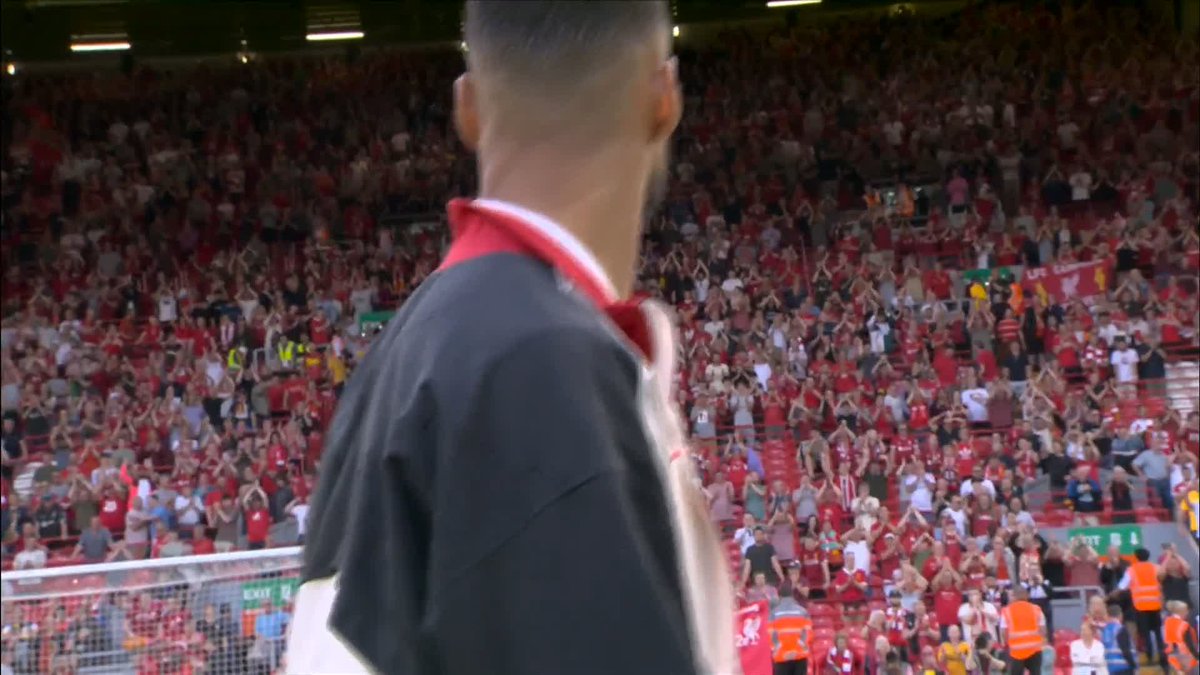 "Booing one of your own players when they're playing, is not for me" 😤 Jamie Carragher on the boos Trent Alexander-Arnold received during the match against Arsenal 😬