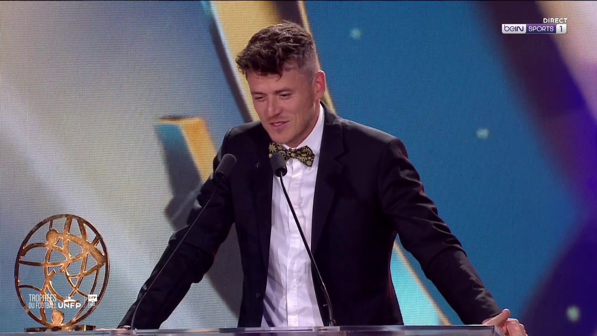 🏆 #TrophéesUNFP 👏 Pierrick Capelle (Angers SCO) remporte le trophée du joueur citoyen !