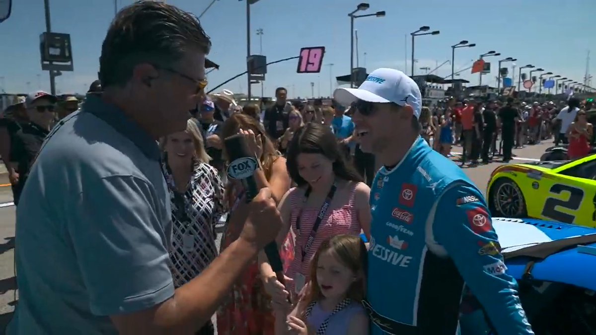 😂 Naming a kid on the spot is hard. Walk the grid in Kansas with Michael Waltrip! #NASCARonFS1