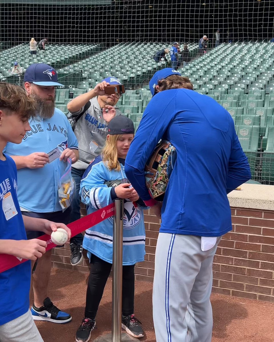 🚨 Trade Alert 🚨 Kevin Gausman has acquired some Canadian candy in exchange for an autograph 🇨🇦