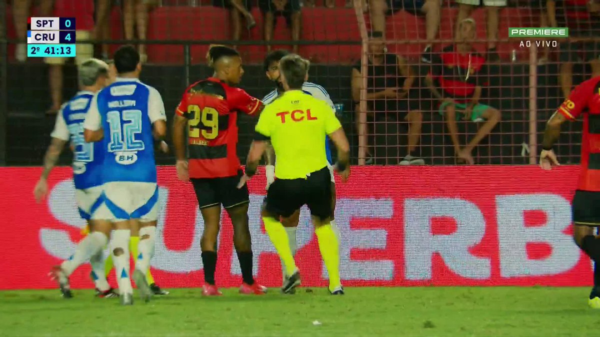 O clima esquentou entre Gabigol e Dalbert 💥