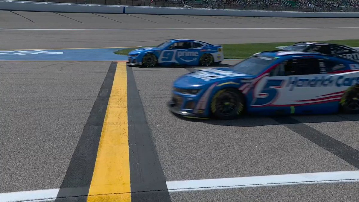 New leader off pit road: CHASE ELLIOTT. #NASCARonFS1