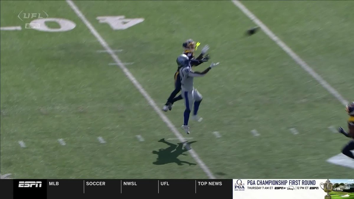 HOW?!?! 🤯 What an effort from Gary Jennings 👏 📺: ESPN