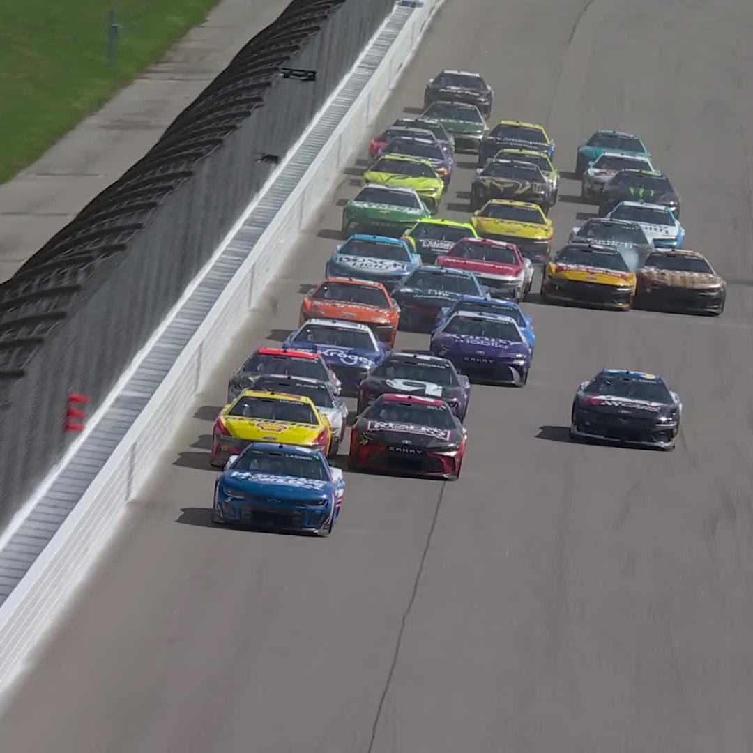 .Kyle Busch goes for a big slideeee!
