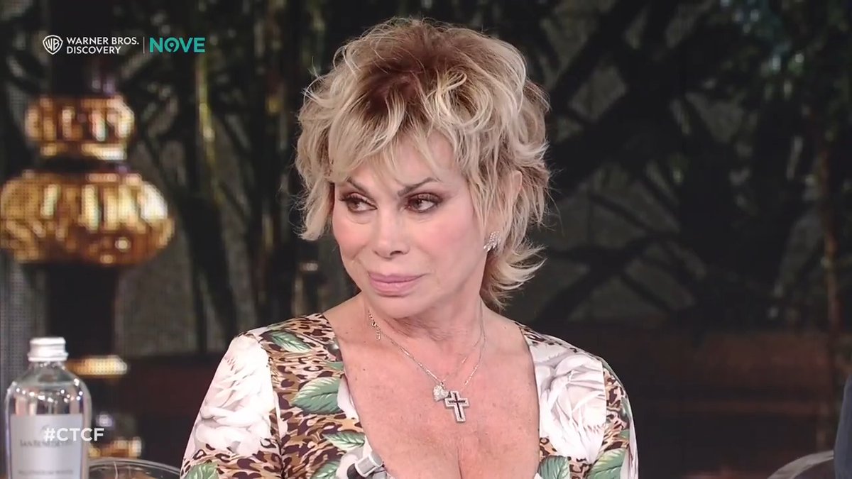 - Ma è vero che Enzo Paolo ti fa la proposta ogni giorno? - Sì, perché ha paura di perdermi... - Ma un telefonino? Lapo e Carmen Russo a #CTCF