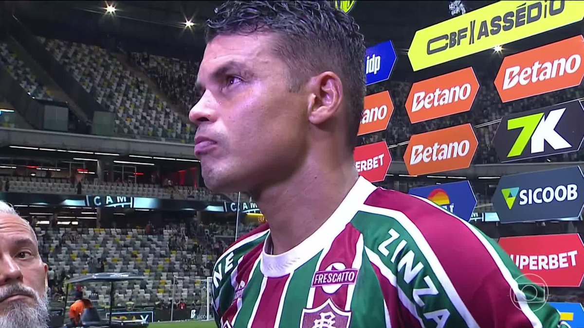 Desabafo de Thiago Silva após Atlético-MG 3x2 Fluminense: "Falta um pouco mais de caráter, de lutar. É difícil falar, cara. Tem umas coisas que a gente tem que falar dentro. Não podemos expor tudo. É difícil, cara. É difícil." 🎥 TV Globo 📺 | ge