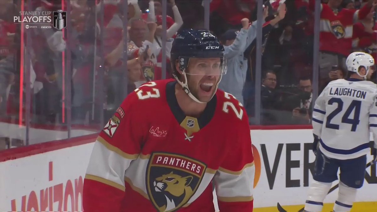 THE CATS SCORE FIRST! 😼 Carter Verhaeghe opens the scoring for the Florida Panthers in Game 4! #StanleyCup 🇺🇸: NHLonTNT (TBS) & @SportsonMax ➡️ 🇨🇦: Sportsnet or stream on Sportsnet+ ➡️