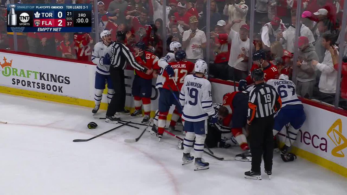 Matthew Tkachuk was telling Willy Nylander that he was going after him next game because of the Domi hit on Barkov 😳