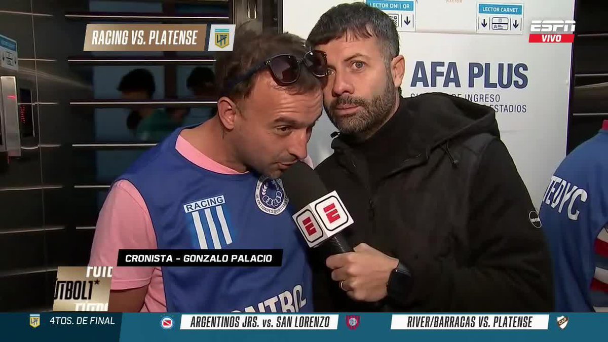 "AGUANTE EL ROJO". Atención a este laburante, que se debe haber ido MUY contento del Cilindro en Racing vs. Platense... 📺 #ESPNFútbol1 | #DisneyPlus