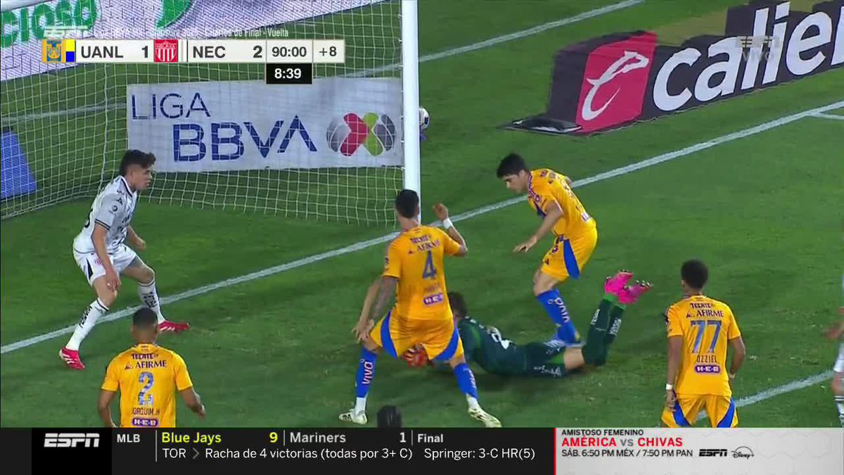 "ROBO" Por el gol que le convalidaron a Tigres sobre la hora en el partido de ante Necaxa por la Liga MX. Fueron a revisarla al VAR y aún así los árbitros le dieron el gol, cobran lo que se les canta la verga, son unos ladrones hijos de re mil putas.