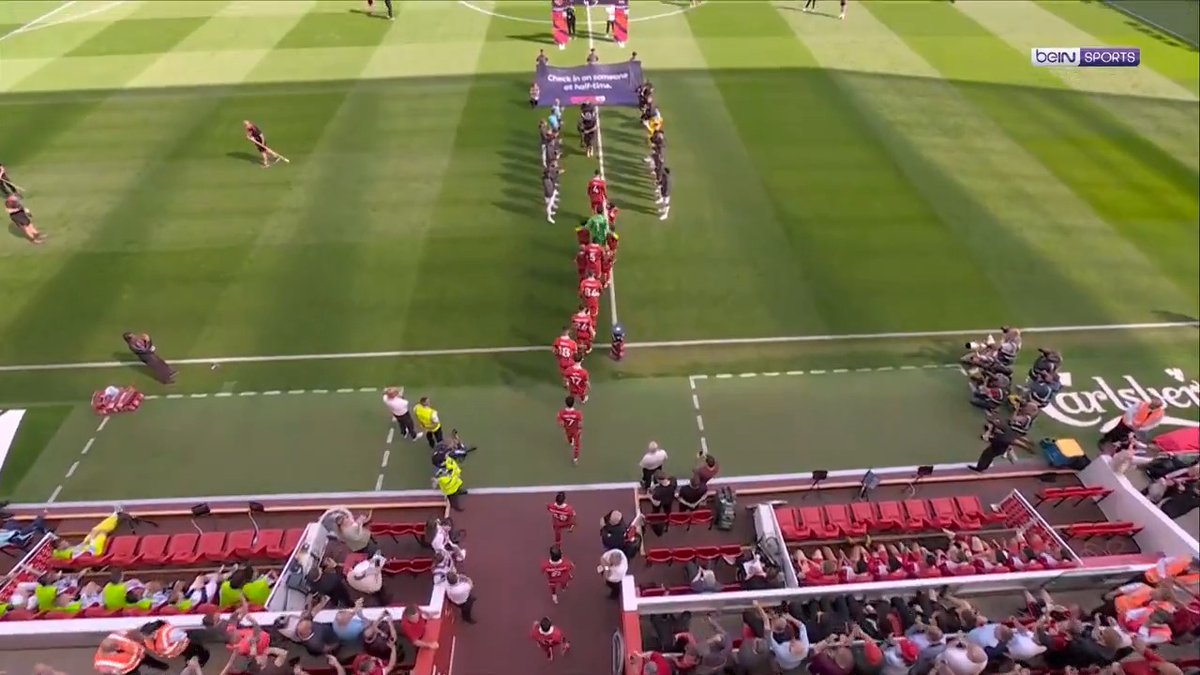 Premier Lig'de üst üste 3. kez ikinci olan Arsenal, şampiyon Liverpool'u alkışladı.