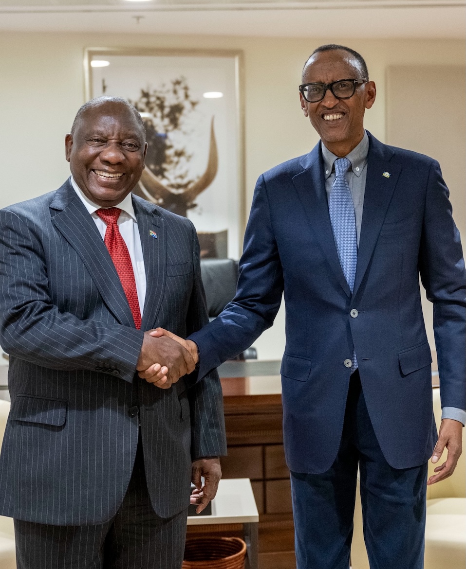 Perezida Cyril Ramaphosa wa #SouthAfrica ati: “Abantu bashobora kwibaza ko Perezida Kagame nanjye duhanganye. Bamwe mwaba mwibajije ko haza kwaka umuriro mu gihe twicaye twegeranye...” Yavuze ibi mu nama ya Africa CEO Forum #ACF2025 iri kubera Abidjan muri #IvoryCoast