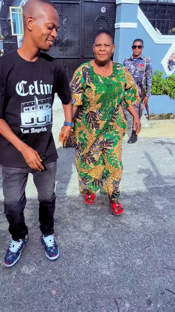 Emotional moment lady returns back home after many years to surprised her mom with a car 🥰🥰 (Brazil Okoya Ibadan Accept Fornication)