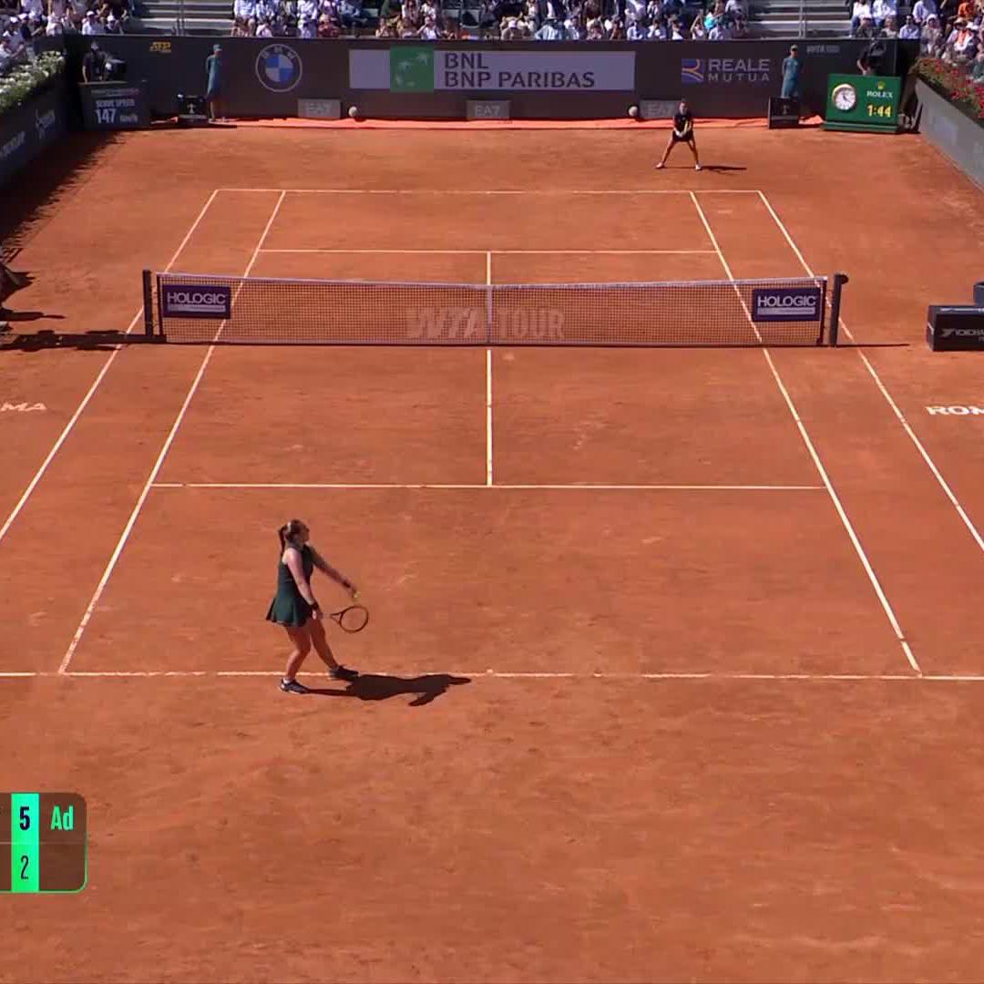 FORZA! 🇮🇹 On home soil Jasmine Paolini posts a 7-5, 6-2 win against Ostapenko to reach the last eight in Rome! #IBI25