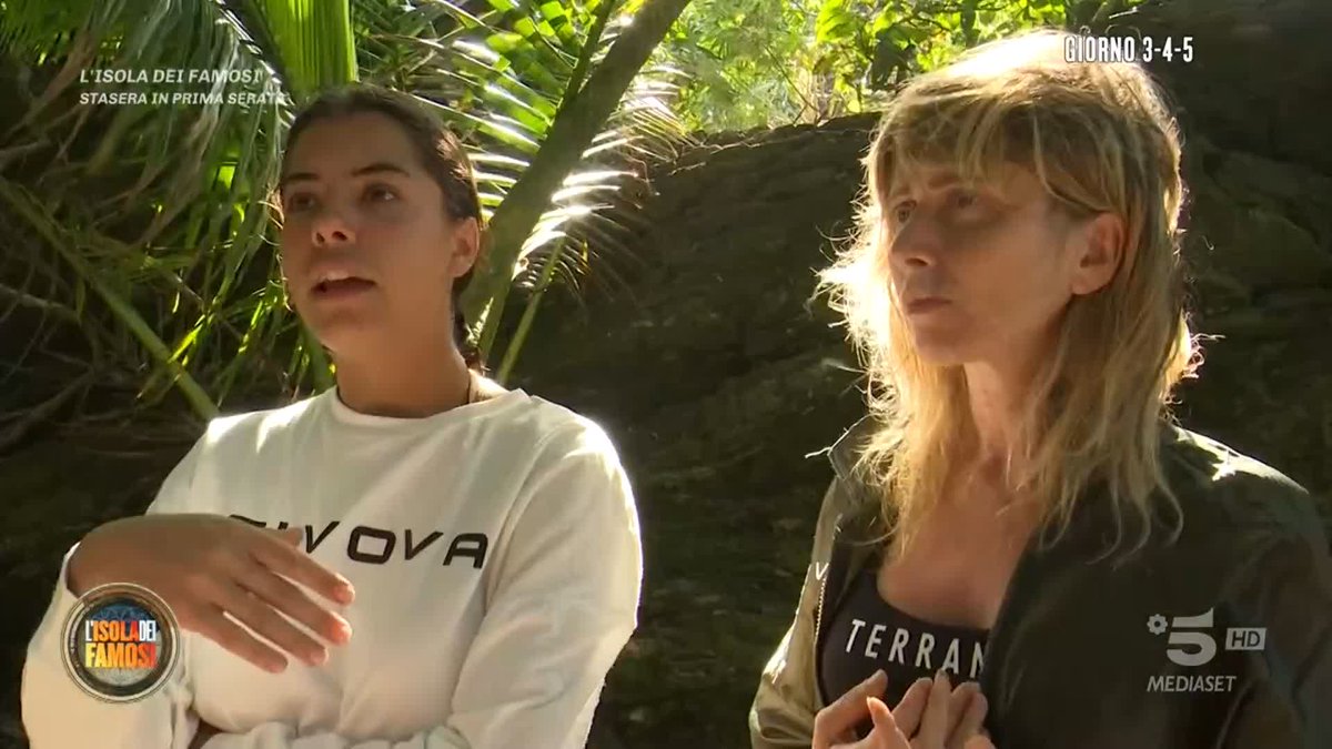 Chiara e Mirko commentano la rivalità tra Alessia e Antonella #Isola