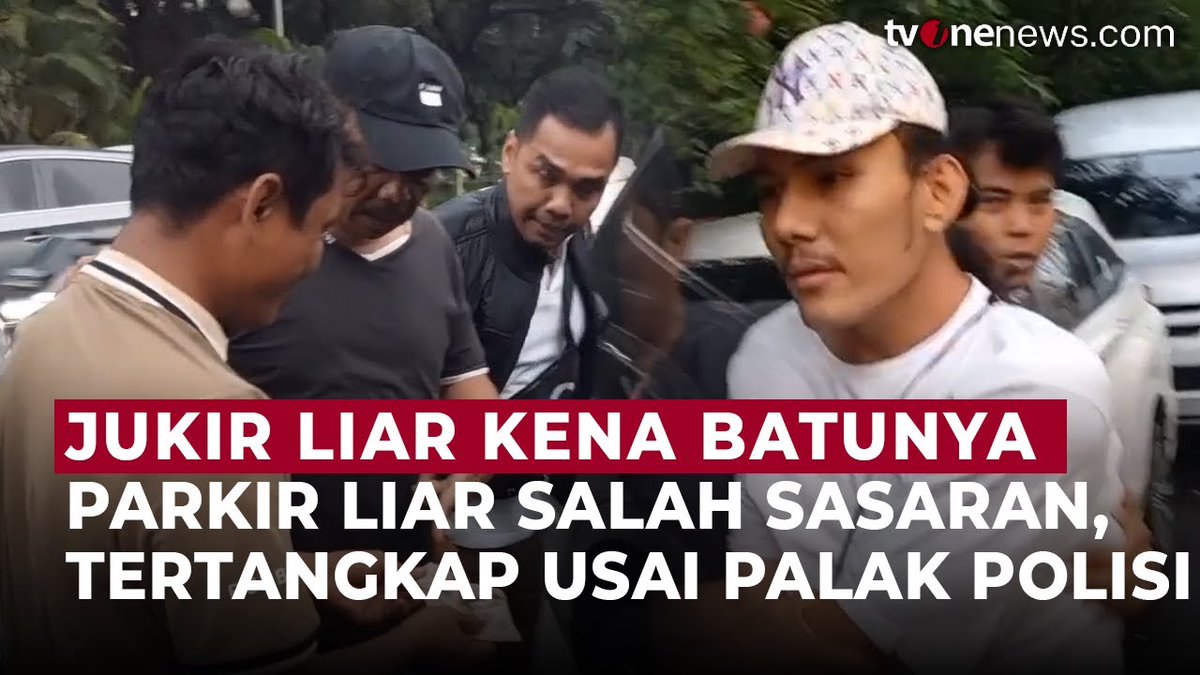 Sejumlah preman yang menyamar sebagai juru parkir liar tertangkap basah setelah mematok tarif parkir tidak wajar sebesar Rp30 ribu kepada petugas kepolisian yang sedang menyamar. #HardNews_Hukum #FlashOne #CariBeritaditvOne #Pungli #PenertibanPremanisme #Premanisme