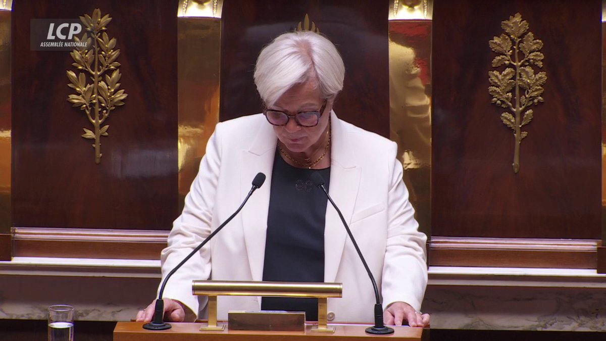 "L'aide à mourir ne s'adressera qu'au patient en phase avancée d'une maladie grave et incurable et dont le pronostic vital est engagé", affirme Catherine Vautrin. "Jamais l'aide à mourir ne pourra être proposée, suggérée ou encouragée", précise la ministre. #DirectAN #FinDeVie