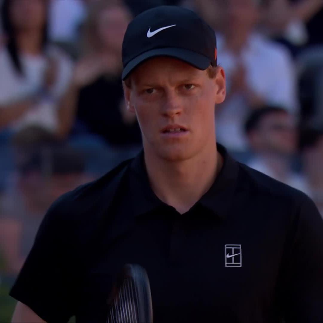 The volley bounced back to his bench 😱 Jannik Sinner #IBI25