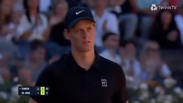 Just look at the side-spin on that volley 🤹‍♂️🫨 Internazionali BNL d'Italia | #IBI25 | Jannik Sinner