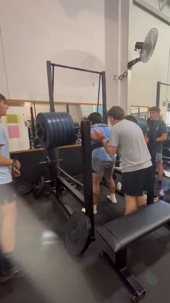 BIG TIME 605 SQUAT from Armando Franco‼️ 5’10 240 Sophomore Returning All-League O-Lineman❗️