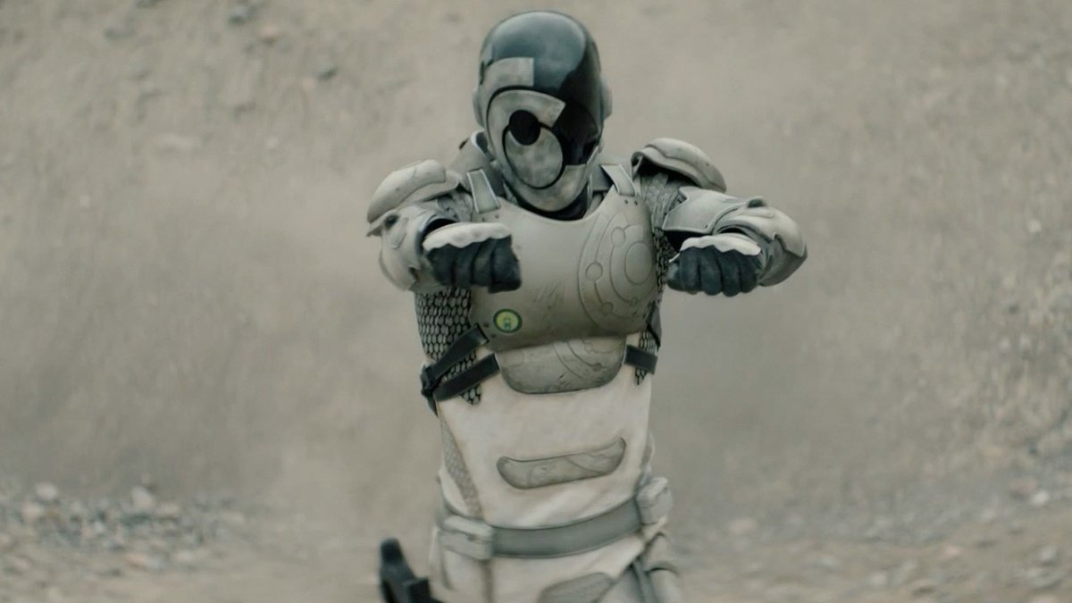 Alexander Skarsgård fights off a massive creature in this exclusive clip from #Murderbot. The new series premieres May 16 on Apple TV+.