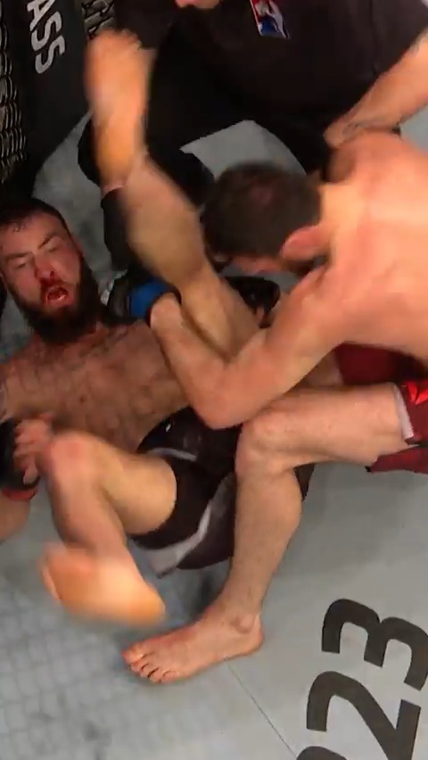 Big Bearjew 🏴 😤 #UFCVegas106 Paul Craig submitted Magomed Ankalaev with ONE SECOND to go!