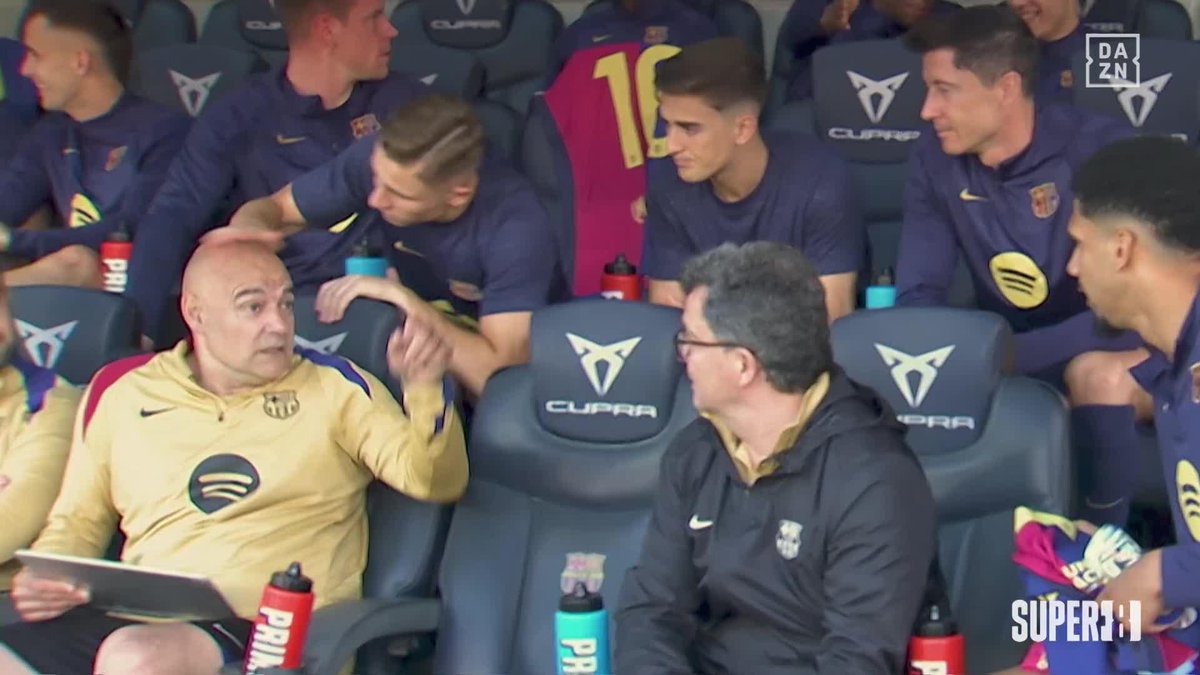 Cuando te dicen que frotar una calva da suerte y te lo tomas al pie de la letra 👨🏻‍🦲😂 Lo de Fermín con Jose Ramón de la Fuente #Super8
