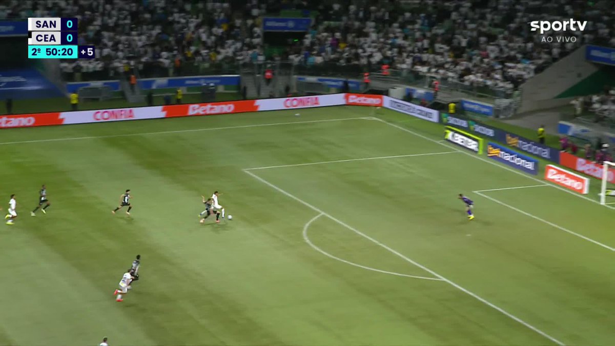 Já nos acréscimos, o árbitro deu cartão vermelho para o zagueiro Willian Machado, mas o VAR recomendou revisão e a expulsão foi anulada.