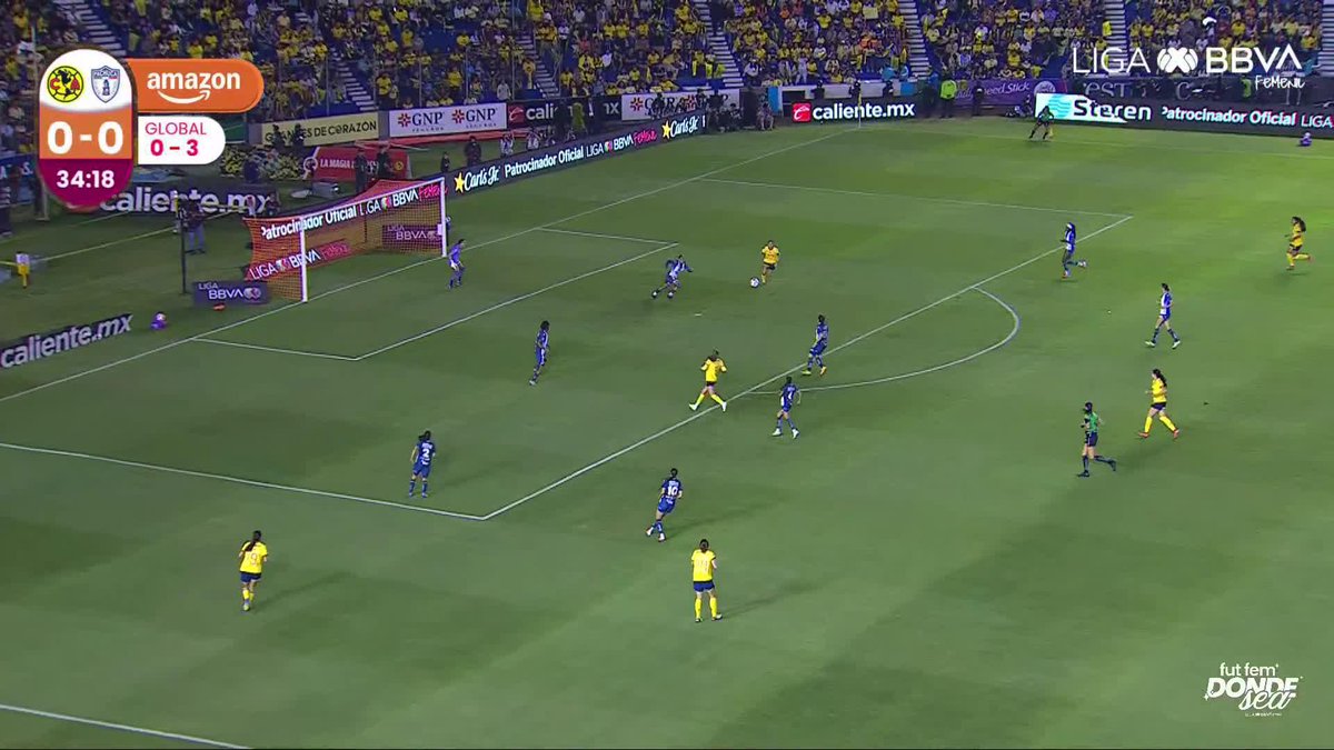 GOOOOOL DE IRENEEEEE🤩💛 Montse Saldívar no ha dejado de luchar, sacó un gran disparo e Irene Guerrero aprovechó el rebote para anotar el primero del América Femenil, sí se puede vamooos👑💕🦅