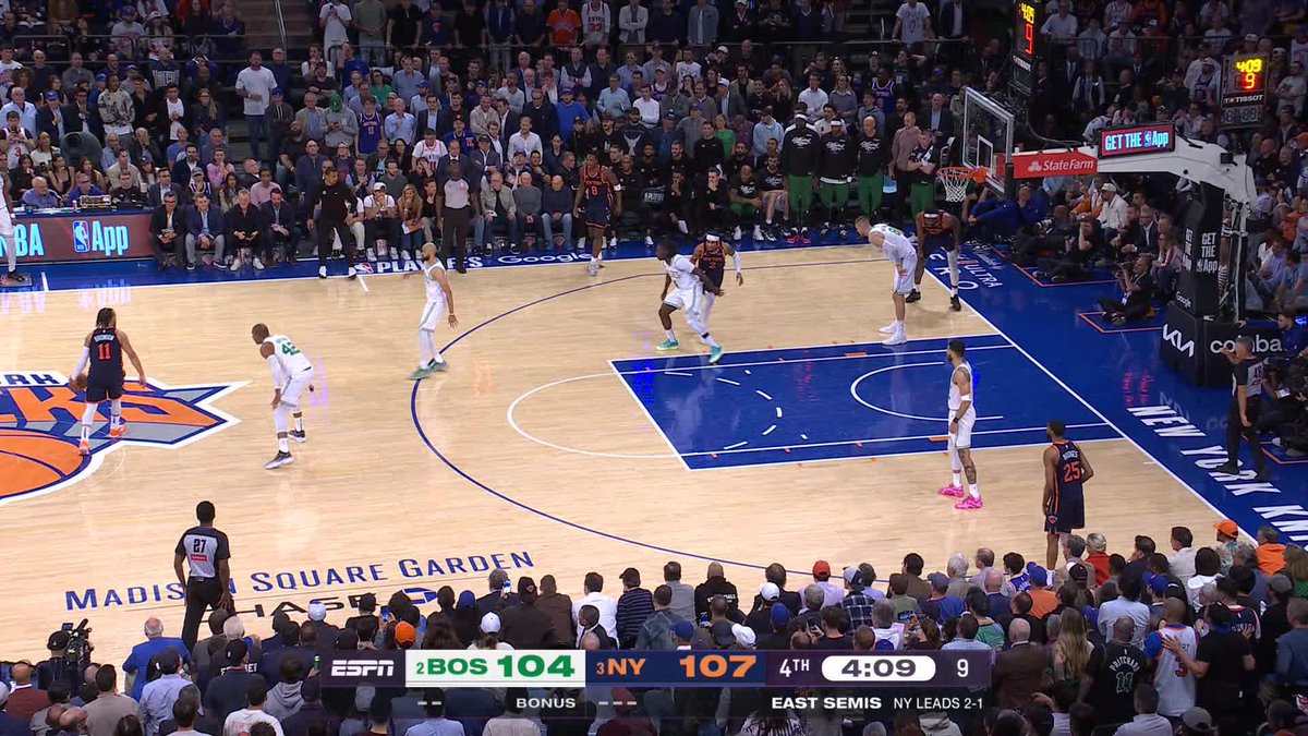 BRUNSON. BRIDGES. HUGE back-to-back buckets to put New York up 7 🍿