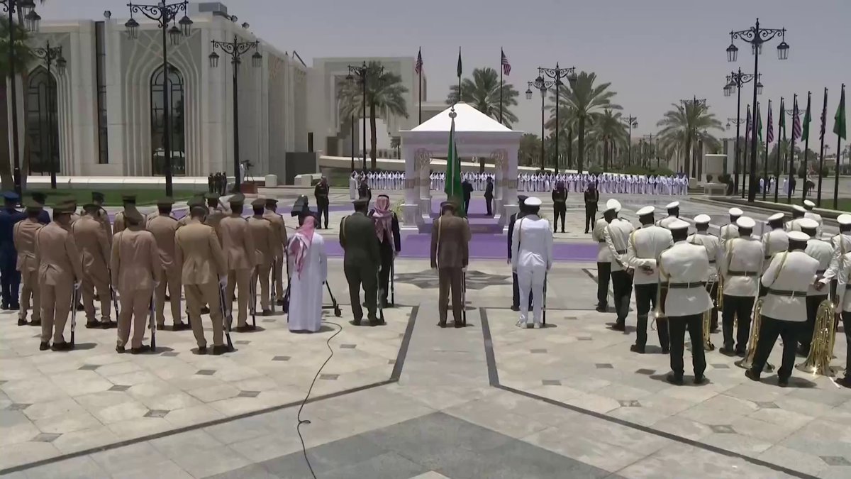 قصر اليمامة في الرياض يشهد استعدادات لبدء مراسم الاستقبال الرسمية للرئيس ترمب. #TrumpInKSA #الرئيس_الأمريكي_في_المملكة -
