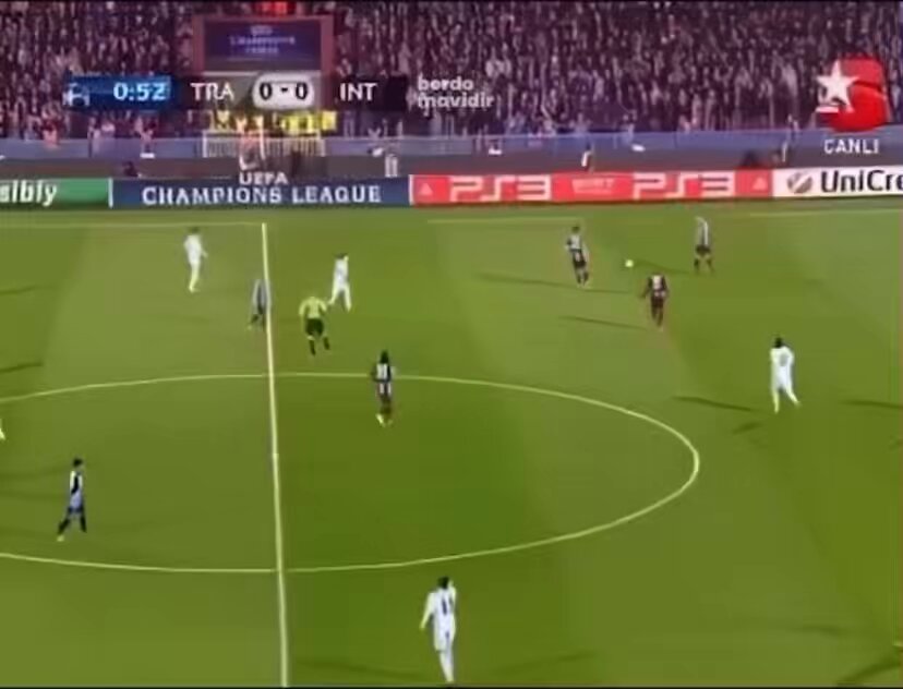 Trabzonspor tribünleri, şampiyonluk sezonunun ardından artık bir doyum noktasına ulaştı. Maç saatlerinde stat dışındaki her yer dolu, tribünlerdeki ruh ölmüş. Tüm taraftar grupları, istisnasız hepsi, kendi çıkarlarının peşinde. Hepsi feshedilmeli.