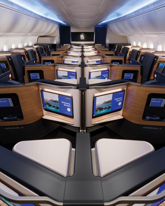 Meet the new United Elevated interior on the all-new 787-9 Dreamliner. 🚪 A redesigned United Polaris business class (yes, with doors!) 🥂 United Polaris Studio, 8 all-new front-row suites with 25% more room, an ottoman and caviar service 📺 Bigger screens at *every seat* on the plane, including the largest Economy seatback screen in the world 💺 Plussed-up United Premium Plus with privacy dividers and wireless charging 🎧 Bluetooth connectivity throughout the whole plane... and more! ✨