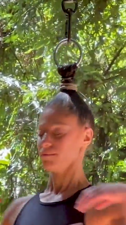 She spent over 25 minutes suspended by her own hair 👀