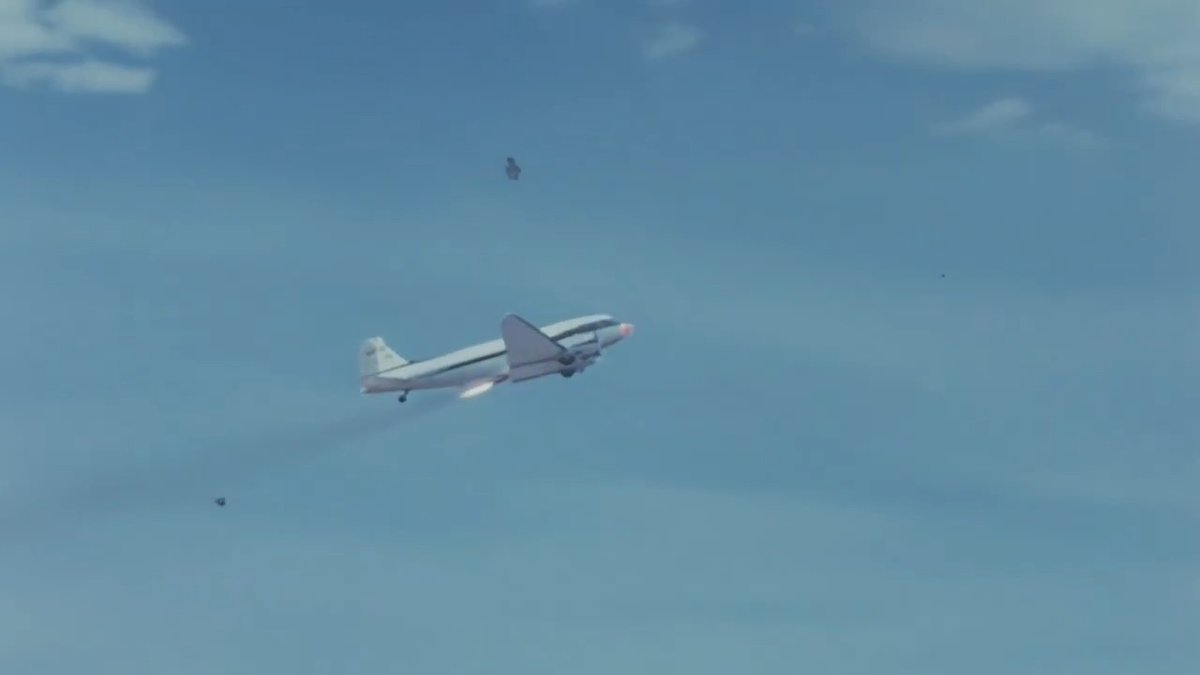 We really did strap rockets to everything at one point in history. Here's the first time I'm seeing a DC-3 lighting it up in all it's glory. I guess for those times you only have 5 feet of runway. 🤘😎