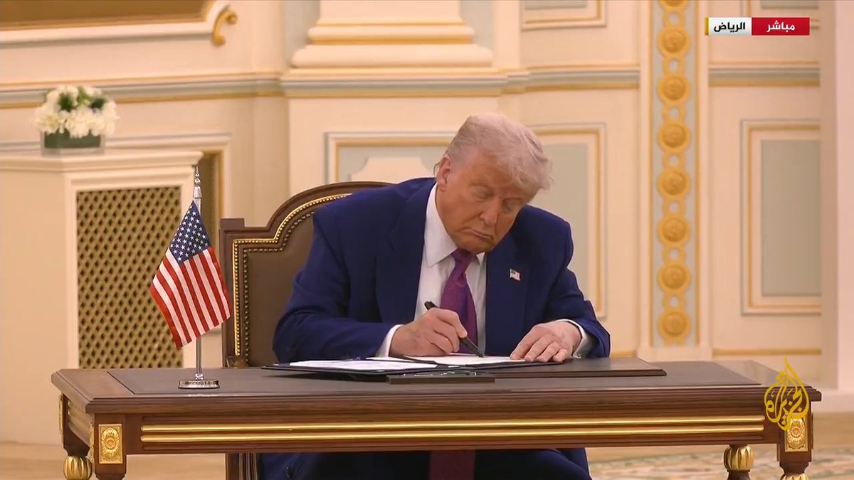 ولي العهد السعودي والرئيس الأمريكي يوقعان على وثيقة الشراكة الاقتصادية الاستراتيجية بين البلدين #الأخبار