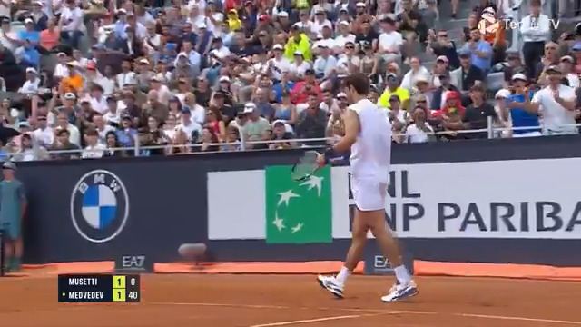 There it is in all it's glory 🎨 Lorenzo Musetti unleashes his trademark backhand! Internazionali BNL d'Italia | #IBI25
