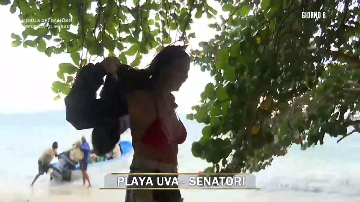Al termine della seconda puntata, i Naufraghi tornano sulla loro Playa e trovano il fuoco. Cristina spera che tutti collaborino per mantenerlo vivo. #Isola