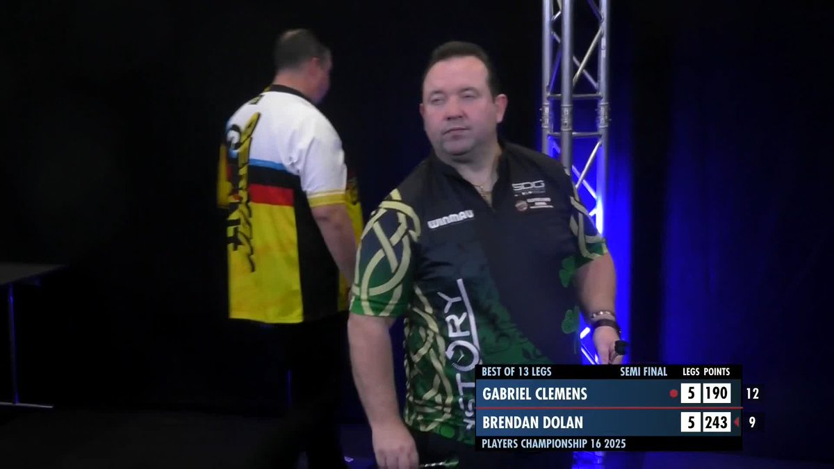 DOLAN WITH A KILLER BLOW! Brendan Dolan leads once again in this semi-final, as he pins the 143 checkout to break the Gabriel Clemens throw and leads 6-5! 📺 #PC16