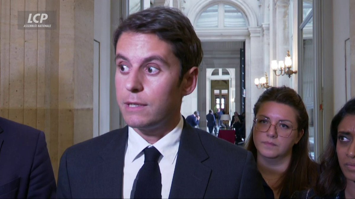 "Quand des parents ne se rendent pas à des convocations du juge des enfants, aujourd'hui il n'y a pas de sanction. Demain, ils pourront faire l'objet d'une amende", relate Gabriel Attal. "Quand on est parent, on ne peut pas être démissionnaire." #DirectAN