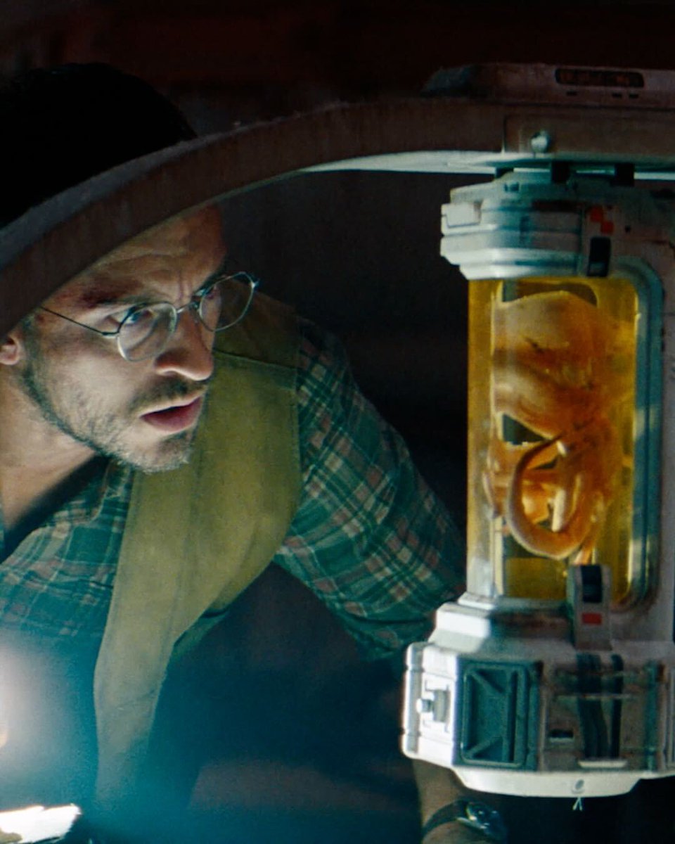 He studied dinosaurs. Now he's fighting to survive them. Jonathan Bailey is Dr. Henry Loomis.
